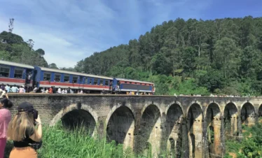 custom Sri Lanka tour packages to Nine arches bridge, Ella train ride, Sri Lanka