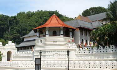 temple-of-tooth-relic-kandy
