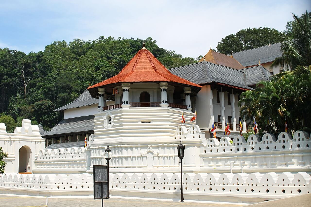 temple-of-tooth-relic-kandy