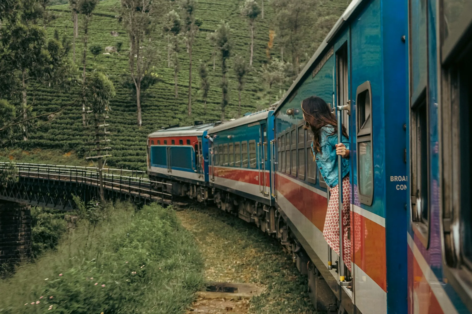Ella Train_Sri Lanka Tours_Sri Lanka tour packages, Sri Lanka holidays, Sri Lanka travel, Sri Lanka destinations