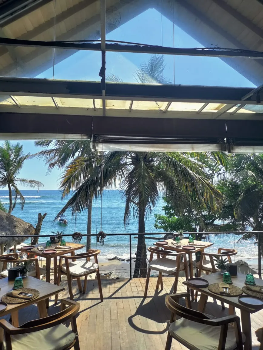 chill-at-beach-restaurant-sri-lanka