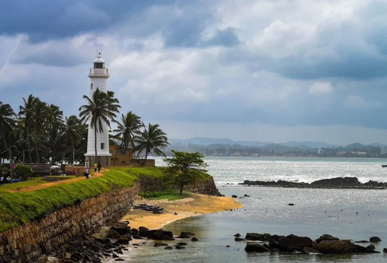 best time to visit Sri Lanka tropical beach and mountains